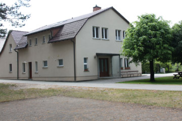 Volleyballplatz mit Blick auf Freitzeitheim